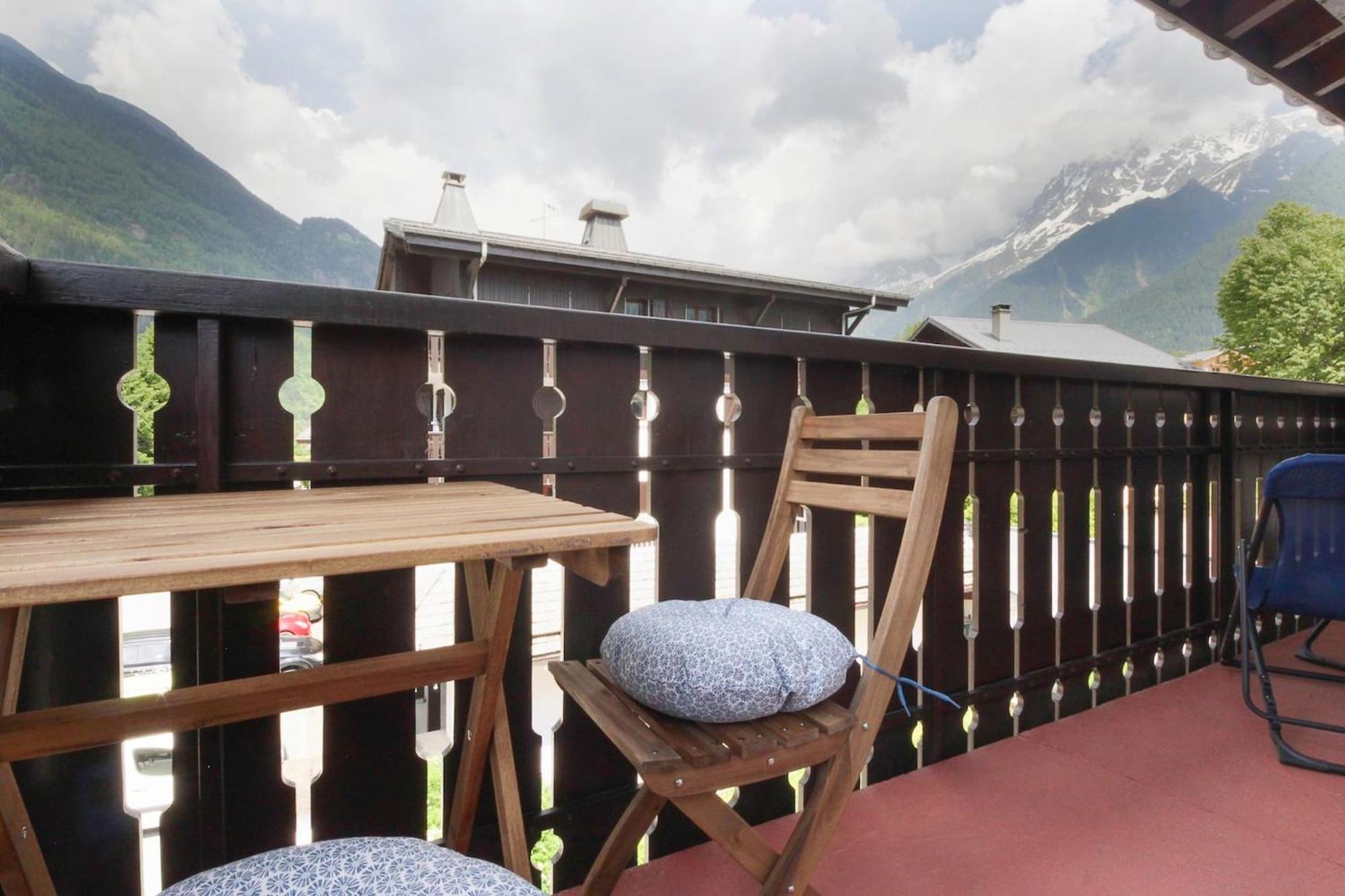 La Griaz - Chaleureux Et Cosy -Vue Sur Les Montagnes - Grand Balcon Apartment เลอุชส์ ภายนอก รูปภาพ